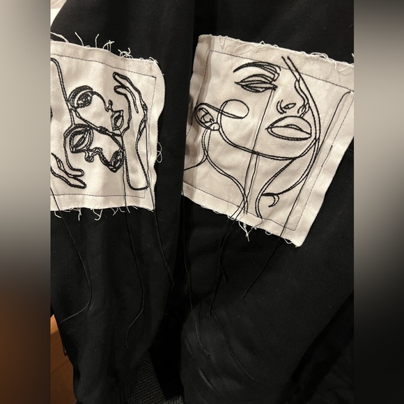 NWT MANIERE DE VOIR Black Hooded Sweater Sweatshirt Hoodie Patches Women’s Sz 8 - Picture 3 of 10